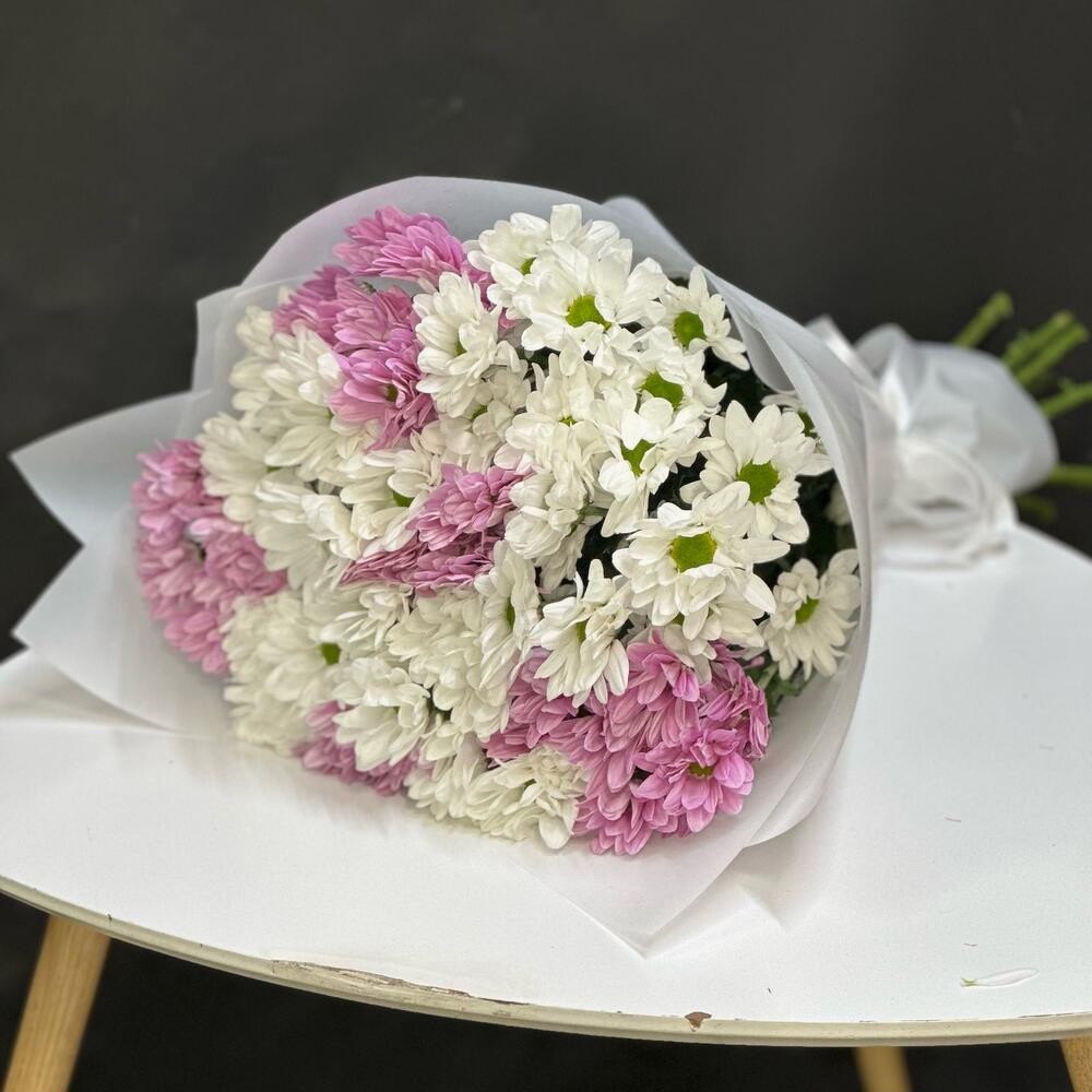 Букет из 13 кустовых хризантем